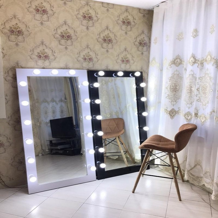آینه گریم لامپدار