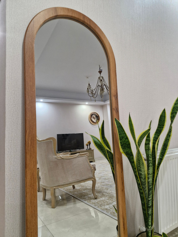 آینه قدی ایستاده